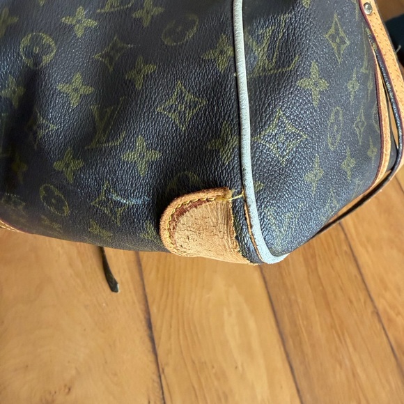 Louis Vuitton Duffle Bag - Picture 9 of 12